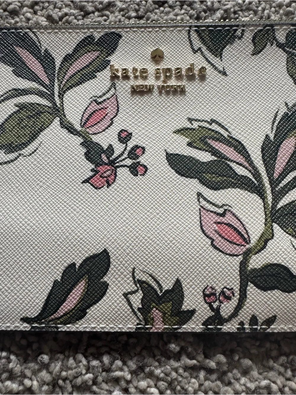 Kate Spade New York Lucy Medium L-Zip Wristlet NWT
